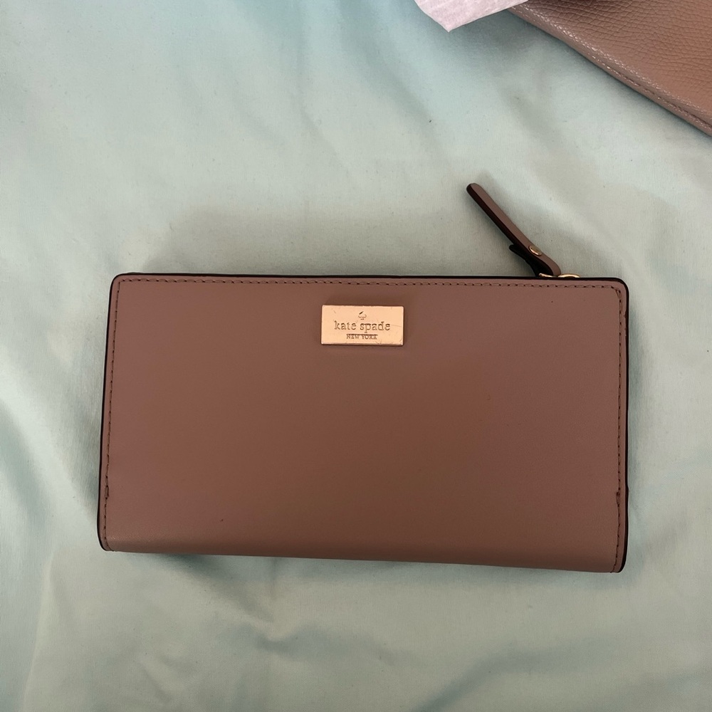 Kate Spade Gray Wallet